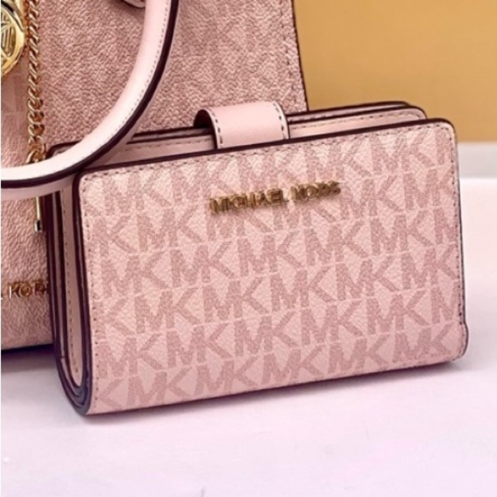 MICHAEL KORS Medium Signature Bifold Wallet Powder Blush